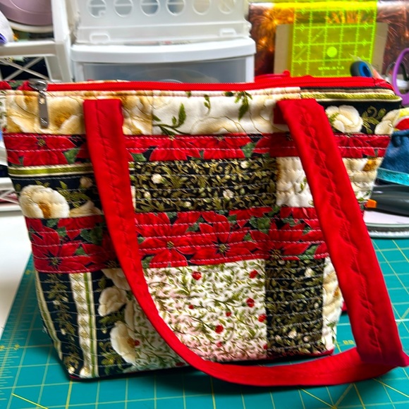 Handbags - Christmas Themed Quilted Handbag.